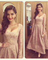 Sonam Kapoor looks Oscar ready in ElieSaab...Dont miss those RED lips