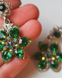 GIVEAWAY: emerald green earrings