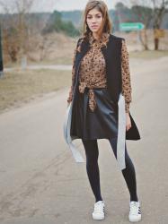 FASHION - Koszula we wzorki, kamizelka i superstary
