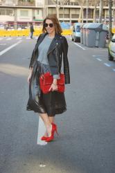 Midi skirt and red accessories 