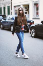 OUTFIT : LEATHER JACKET AND TARTAN SWEATER