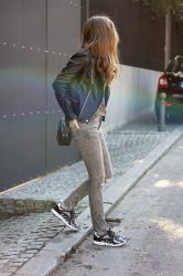 Skinny jeans and sneakers