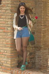 Poncho blanco con denim. 