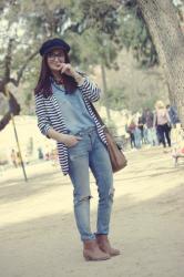 Look denim con un toque navy