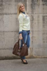 OUTFIT: DENIM TOTAL LOOK AND A YELLOW SWEATSHIRT