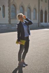 OUTFIT: BLUE BLAZER, PRINTED SHIRT AND A YELLOW BAG