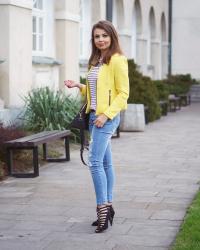 YELLOW JACKET & RIPPED JEANS