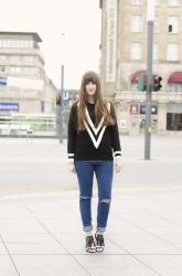 OUTFIT: Boyfriend Sweater & Fringe Sandals