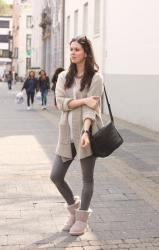 Outfit: Casual in Ugg Selene booties