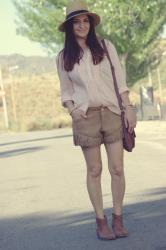 chicwish: shorts de ante y flecos