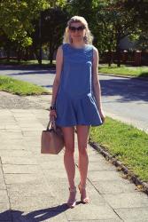 881 ==> blue dress