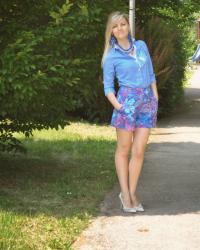 OUTFIT: FLORAL SHORTS AND LIGHT BLUE SHIRT