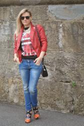 OUTFT: JEANS SKINNY, HEELS AND RED LEATHER JACKET