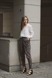 High-waisted printed trousers