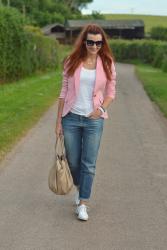 Easy-to-Wear | Pink Blazer, Boyfriend Jeans, White Brogues
