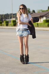 SUMMER FAVORITE OUTFIT - ONE TEASPOON SHORTS AND WHITE SHIRT 