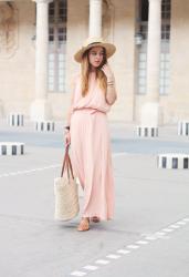 Poetic pink dress – Elodie in Paris