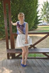 OUTFIT: WHITE ROUND CIRCLE SKIRT AND BLUE HEELS - GONNA BIANC ABBINATA A SCARPE BLU- 