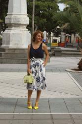 FALDA MIDI EN AZUL Y BLANCO