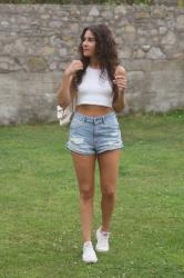 2x1: crop top + shorts