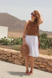 Top de ante y falda midi en Fuerteventura
