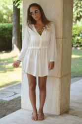 Chemisier bianco per un look da spiaggia