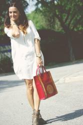 Vestido blanco con botines