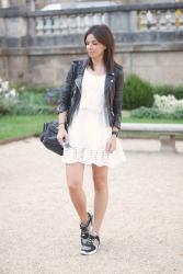 WHITE DRESS & SNEAKERS LOOK