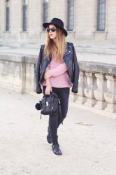 Pink pullover – Elodie in Paris