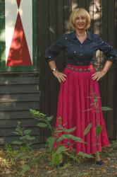 Wide fuchsia skirt with dark blue blouse