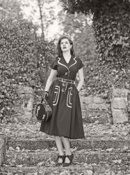 Aussehen wie ein Hermès-Mannequin aus den 50ern mit Ginger Jackie