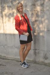 OUTFIT: RED BIKER JACKET - COME ABBINARE UN CHIODO IN ECO PELLE ROSSO -