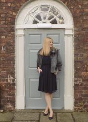 Outfit: Navy Dress and Faux Fur for an Advent Date