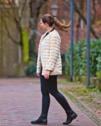 Outfit: Flauschjacke und Spitzenkragen – Hallo 2016!