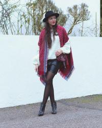 Pull doudou et poncho rouge