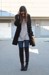 Bolso de terciopelo y botas mosqueteras