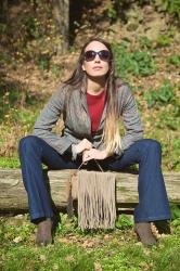 Jeans a zampa e blazer principe di Galles: fra formale e informale