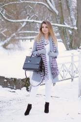 SHADES OF GREY & WHITE | zimowa stylizacja z szarym płaszczem i białymi spodniami