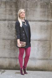 OUTFIT: BLACK LITTLE DRESS AND BURGUNDY TIGHTS - COSA INDOSSARE PER UN INVITO DELL'ULTIMO MINUTO -