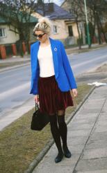 993 ==> blue blazer & red wine velvet skirt