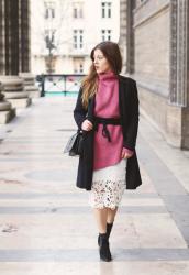 Pink pullover & lace – Elodie in Paris
