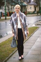 997 ==> Leo print coat & plaid scarf