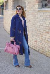 How to wear flare denim pants with a modern twist