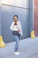 FUN SWEATSHIRT AND MARBLE MIRRORED SUNNIES