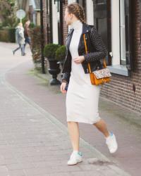 DRESS WITH SNEAKERS