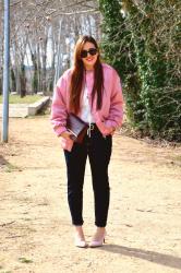 Look of the day: Como llevar mi bomber rosa?