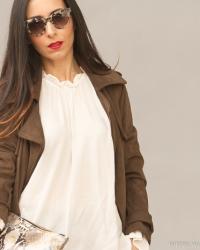 Abrigo Trench, Blusa Romántica y Botas Over the Knee