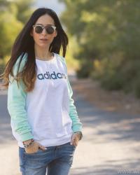 Look casual cómodo con Sudadera, jeans baggy Meltin' Pot y deportivas Adidas Stan Smith