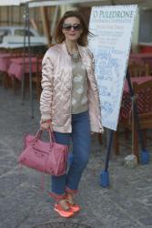 Casual glam: pink bomber jacket and uno8uno sneakers