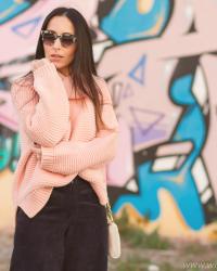 Pantalones Culottes de ante y zapatos Rosas con tiras atadas a la pierna de Aldo